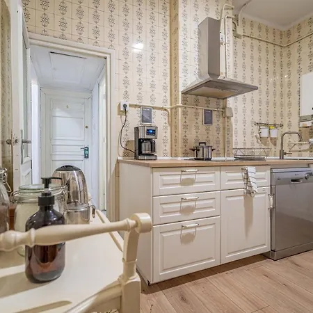 Hihome Uria بيت شباب اوفيدو