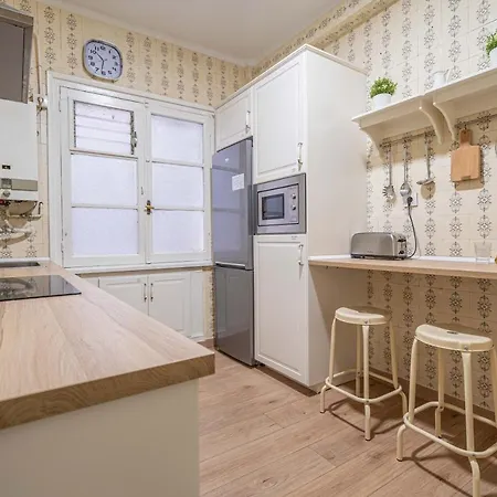 Hihome Uria بيت شباب *