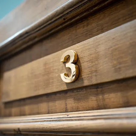 بيت شباب Hihome Uria *