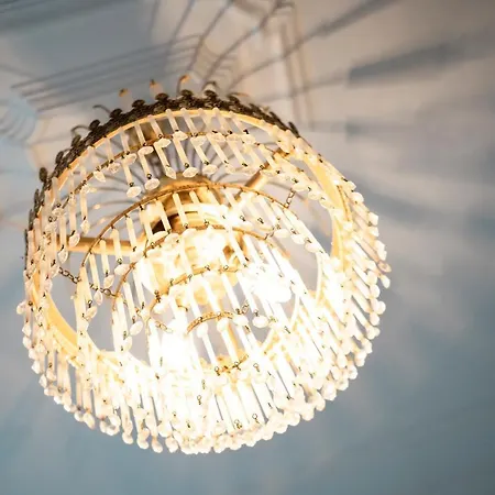 بيت شباب Hihome Uria *