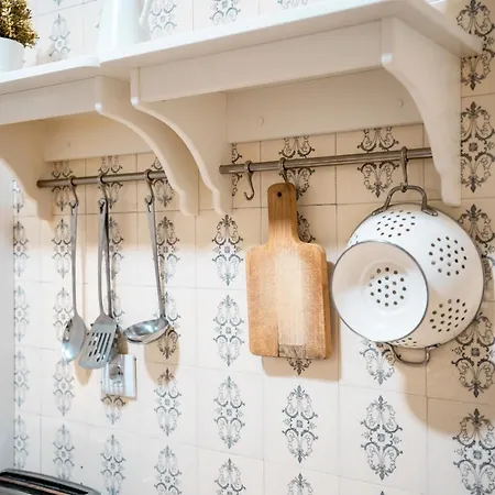 Hihome Uria بيت شباب *